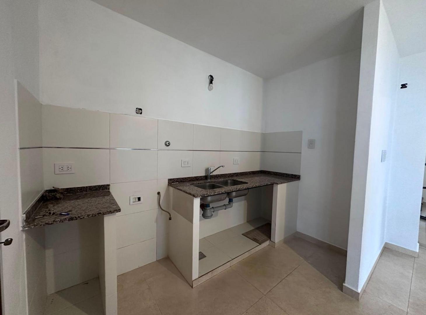 Foto de VENTA DUPLEX, 2 DORMITORIOS CON COCHERA Y PATIO, imagen 4