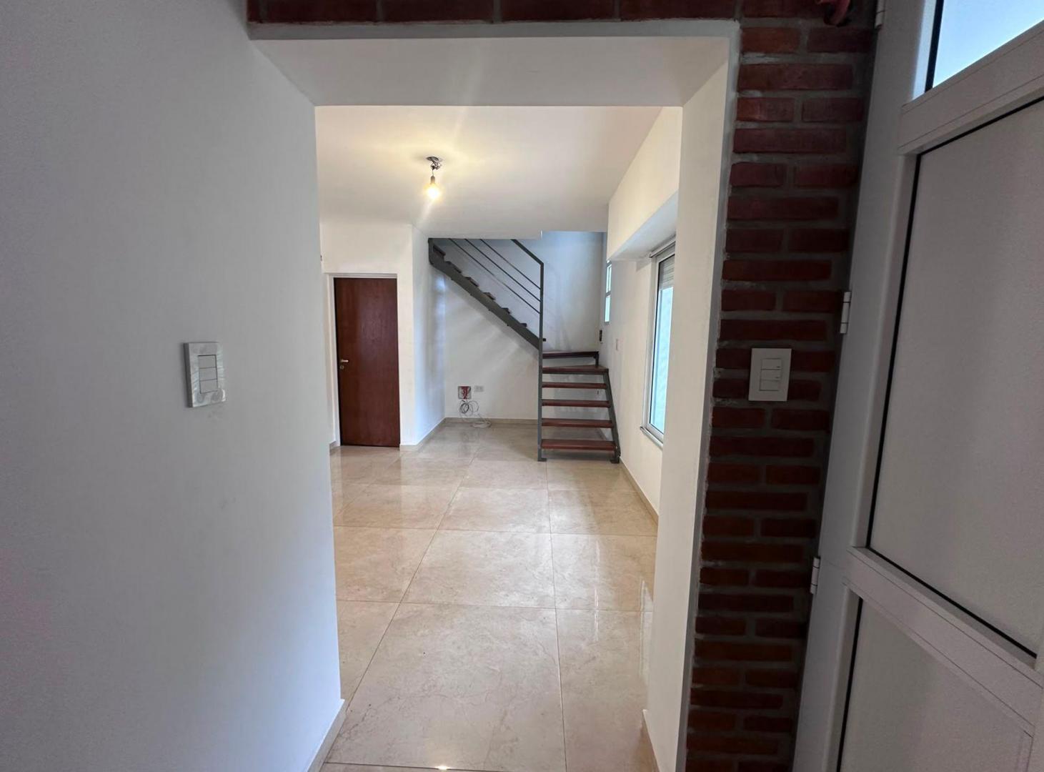 Foto de VENTA DUPLEX, 2 DORMITORIOS CON COCHERA Y PATIO, imagen 1