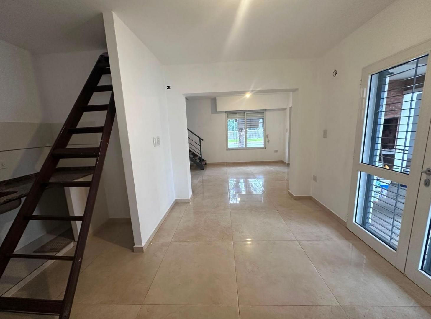 Foto de VENTA DUPLEX, 2 DORMITORIOS CON COCHERA Y PATIO, imagen 3