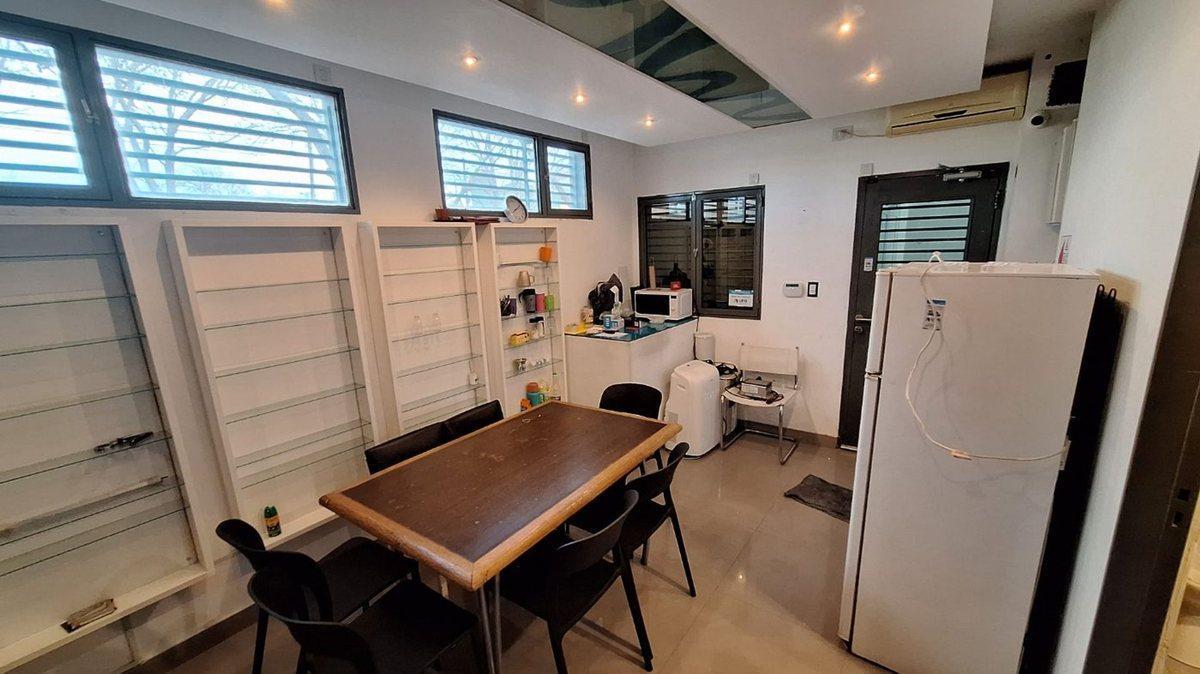 Foto de VENTA DEPÓSITO CON OFICINAS FISHERTON, imagen 2