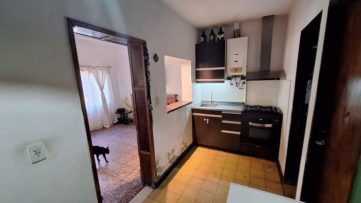 Foto de CASA EN VENTA 2 DORMITORIOS CON COCHERA, imagen 2
