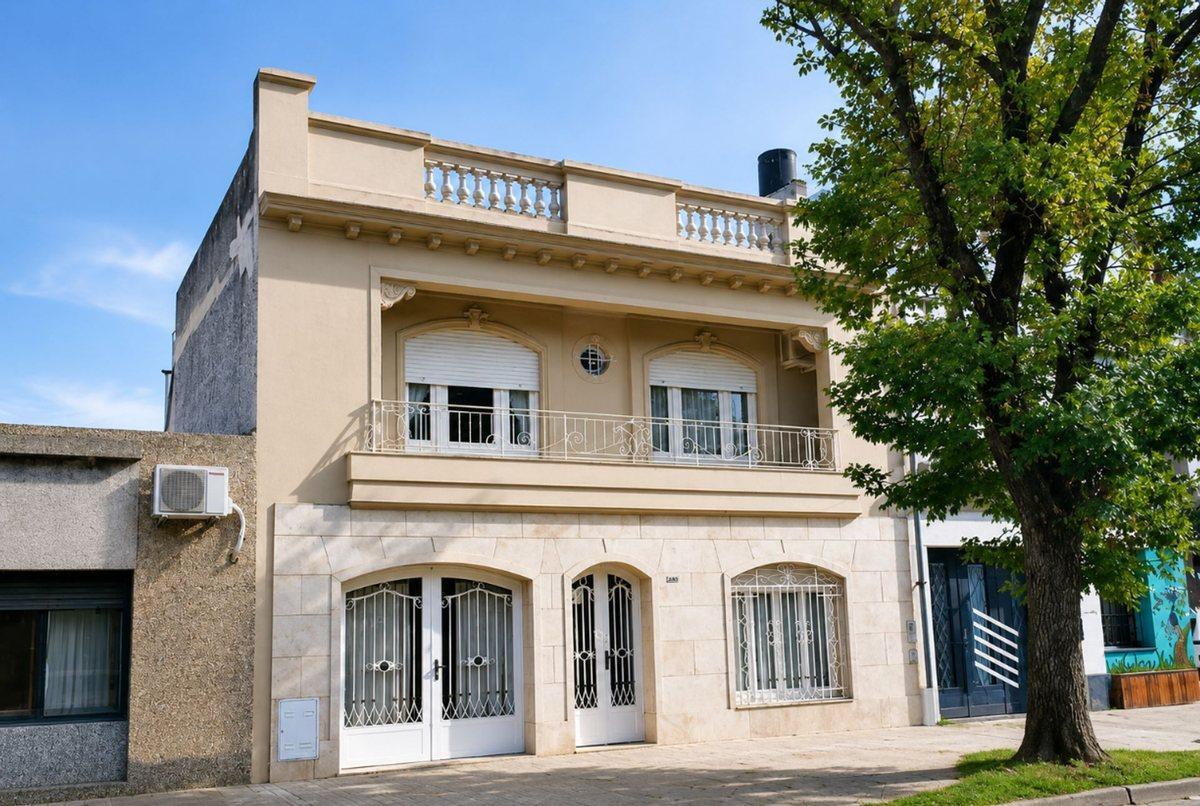 Foto de CASA EN VENTA 3 DORMITORIOS LUIS AGOTE, imagen 1