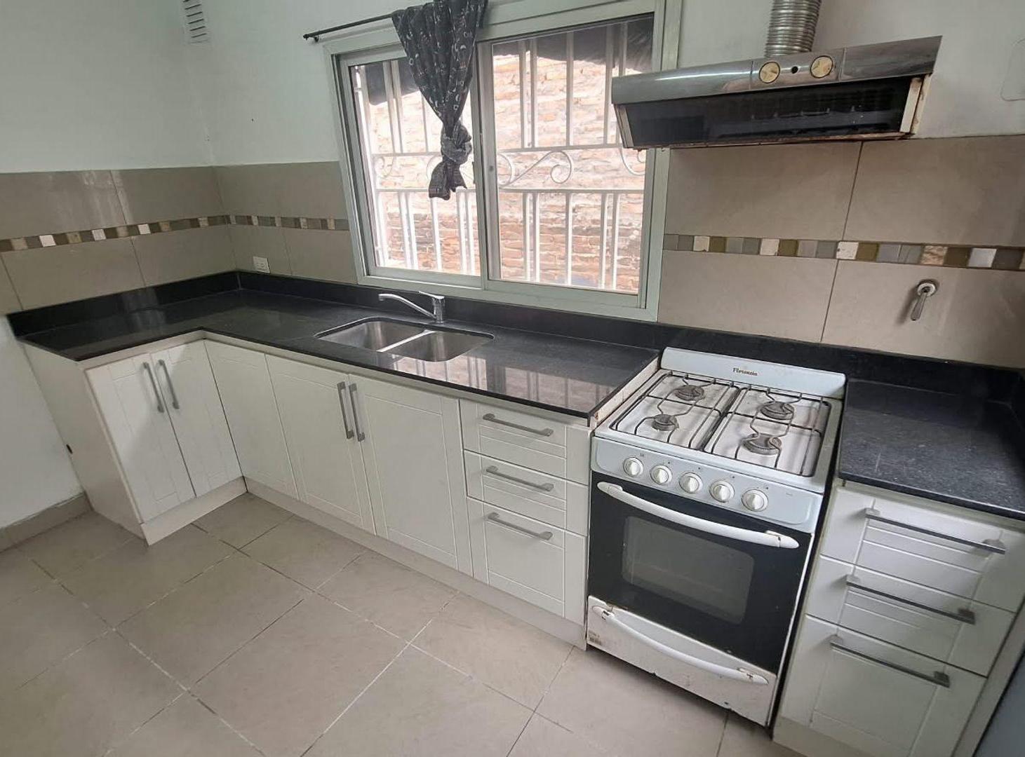 Foto de CASA DE PASILLO EN VENTA 2 DORMITORIOS | ECHESORTU, imagen 5