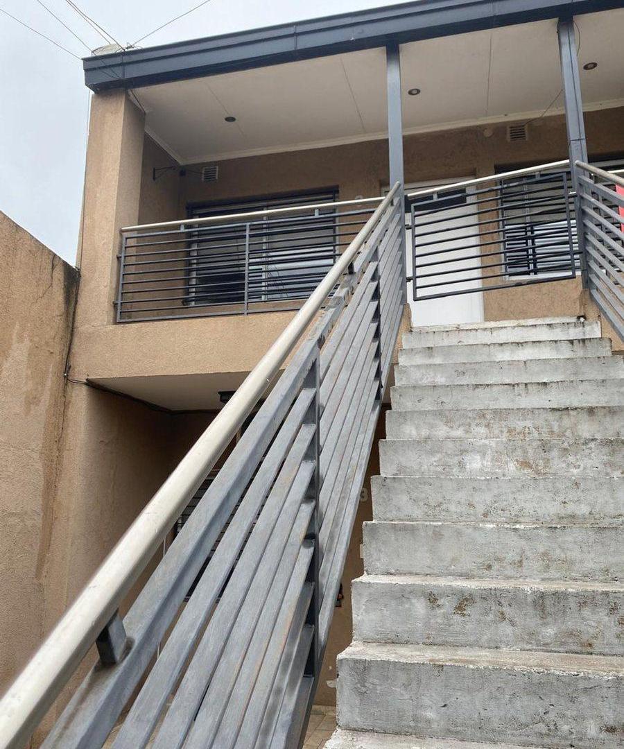 Foto de DEPARTAMENTO EN VENTA 1 DORMITORIO PLANTA ALTA, imagen 2