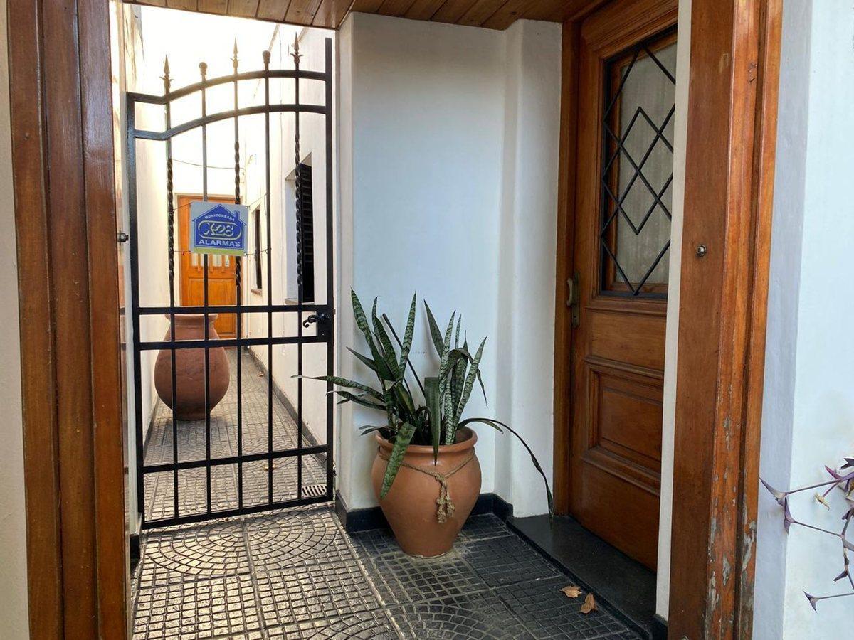 Foto de CASA EN VENTA 3 DORMITORIOS ALBERDI, imagen 2