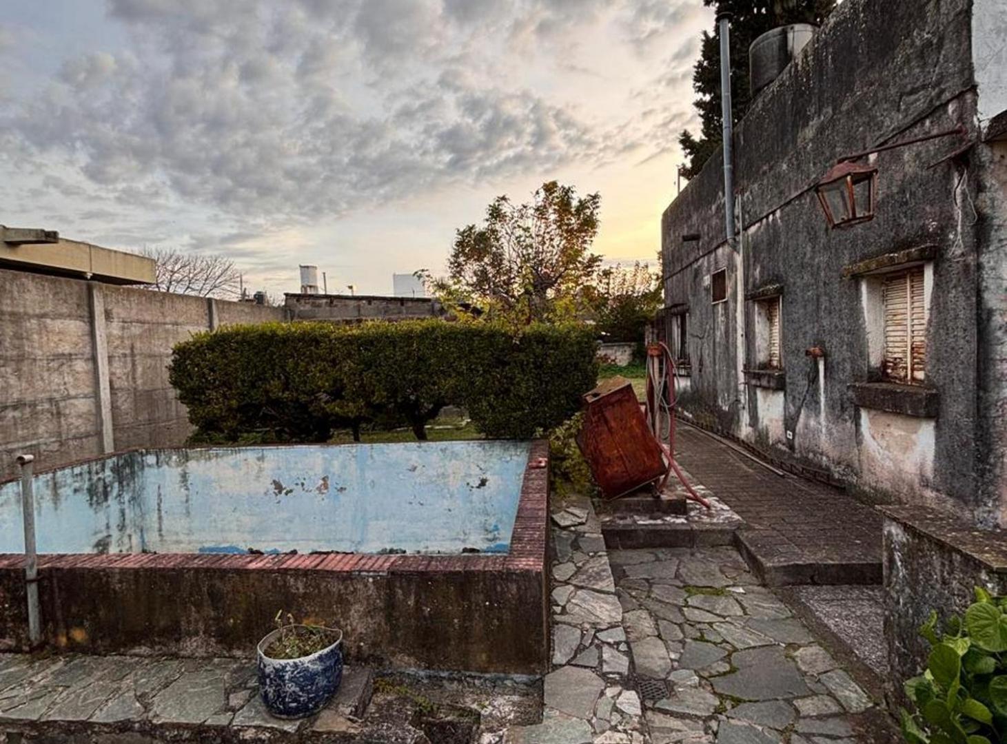 Foto de CASA EN VENTA CON AMPLIO TERRENO Y PILETA, imagen 4