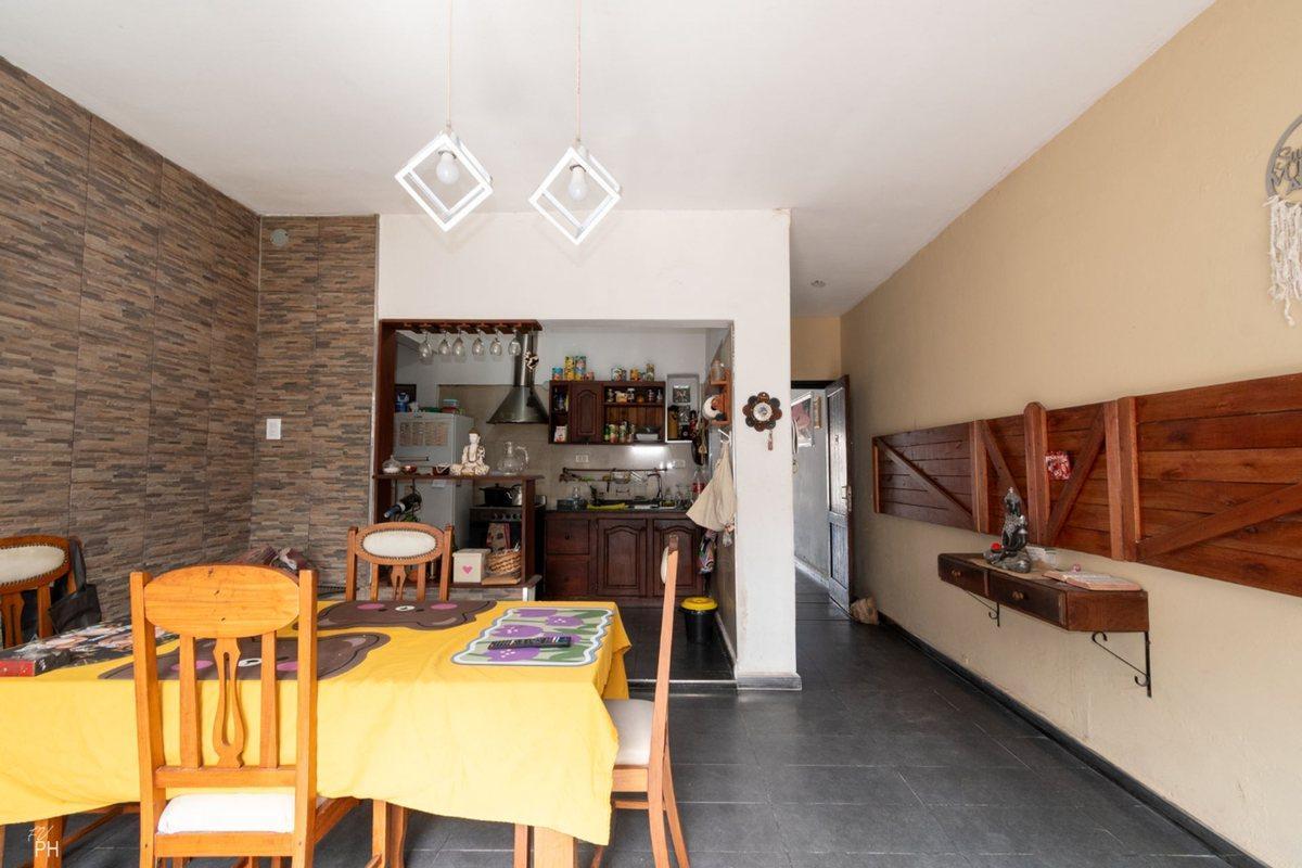 Foto de CASA EN VENTA DOS DORM QUINCHO EN B. TIRO SUIZO, imagen 3