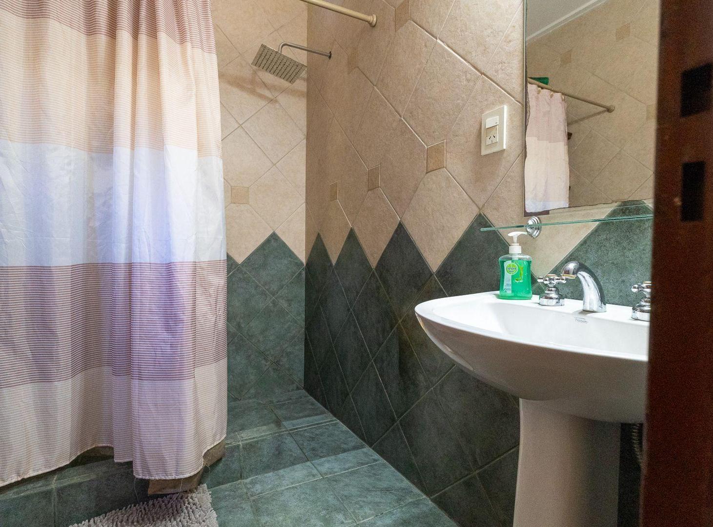 Foto de CASA EN VENTA CUATRO DORMIS CON PATIO Y COCHERA, imagen 4