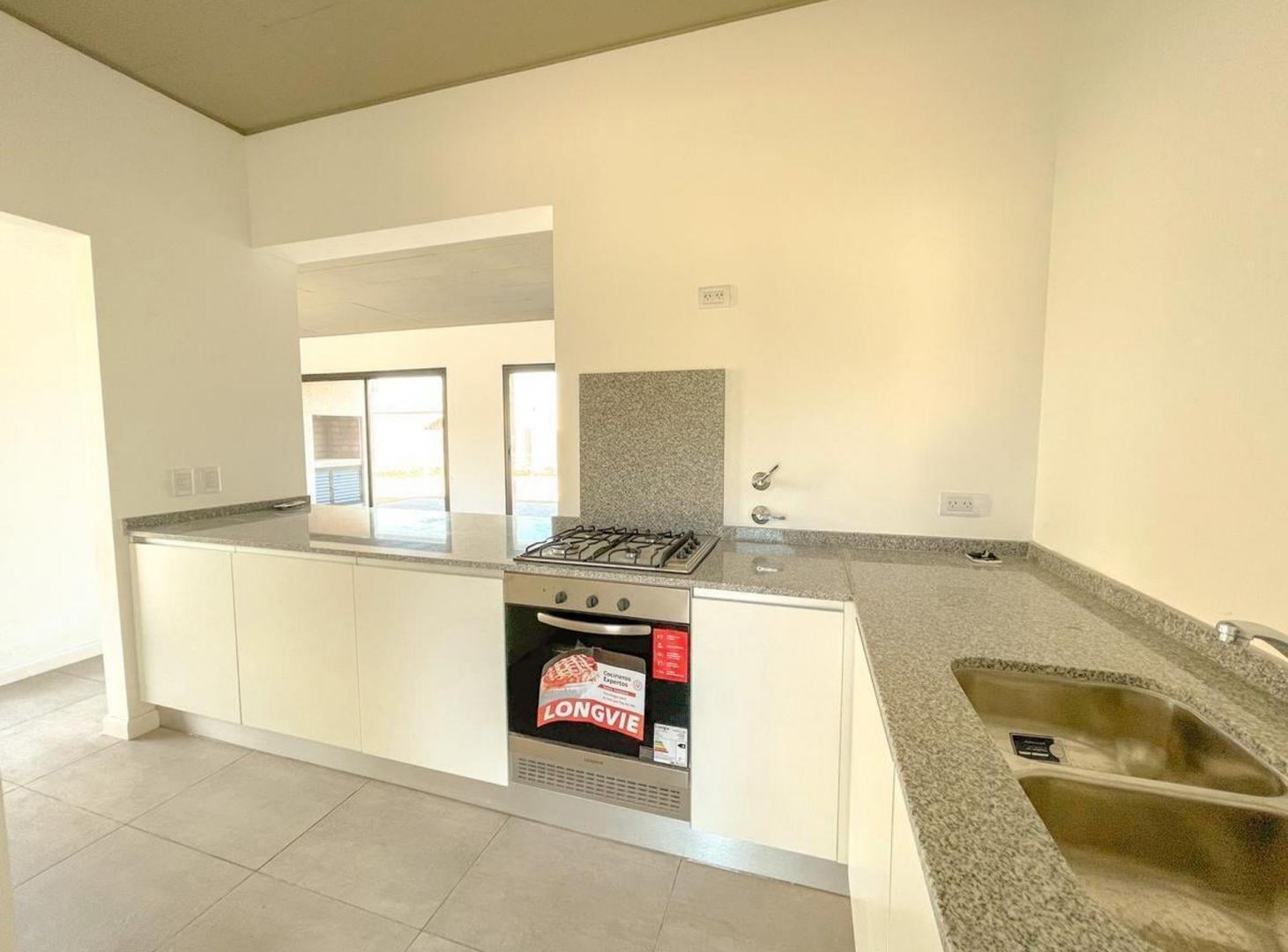 Foto de VENTA CASA DOS DORMITORIOS, DOS COCHERAS DON MATEO, imagen 2