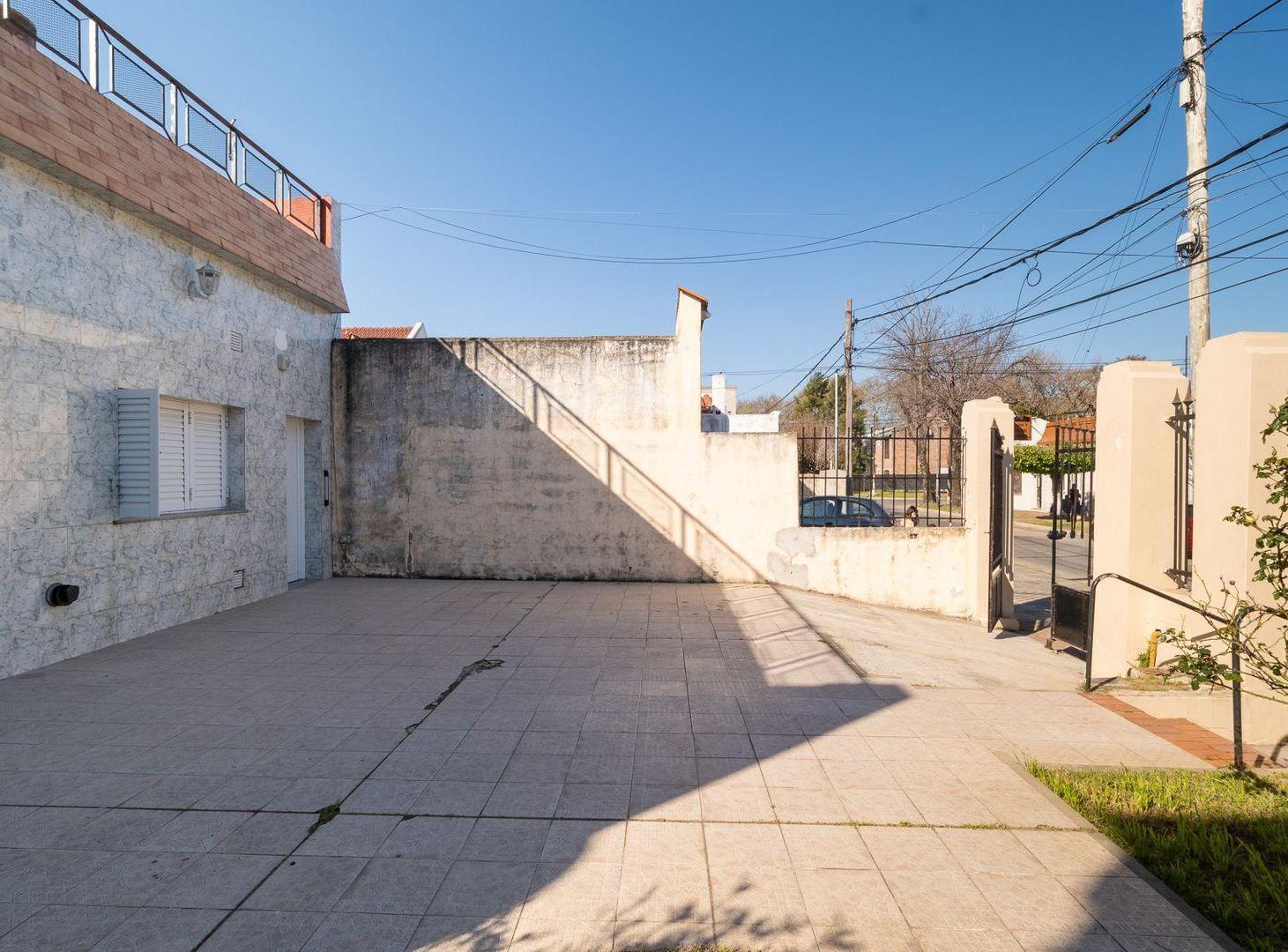 Foto de CASA EN VENTA 3 DORMITORIOS ALBERDI, imagen 4