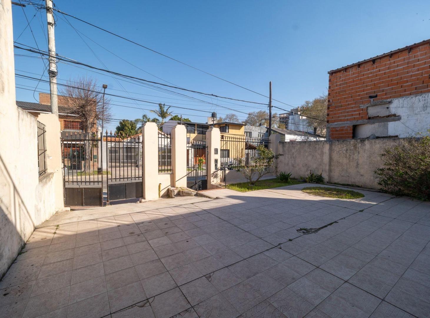 Foto de CASA EN VENTA 3 DORMITORIOS ALBERDI, imagen 2