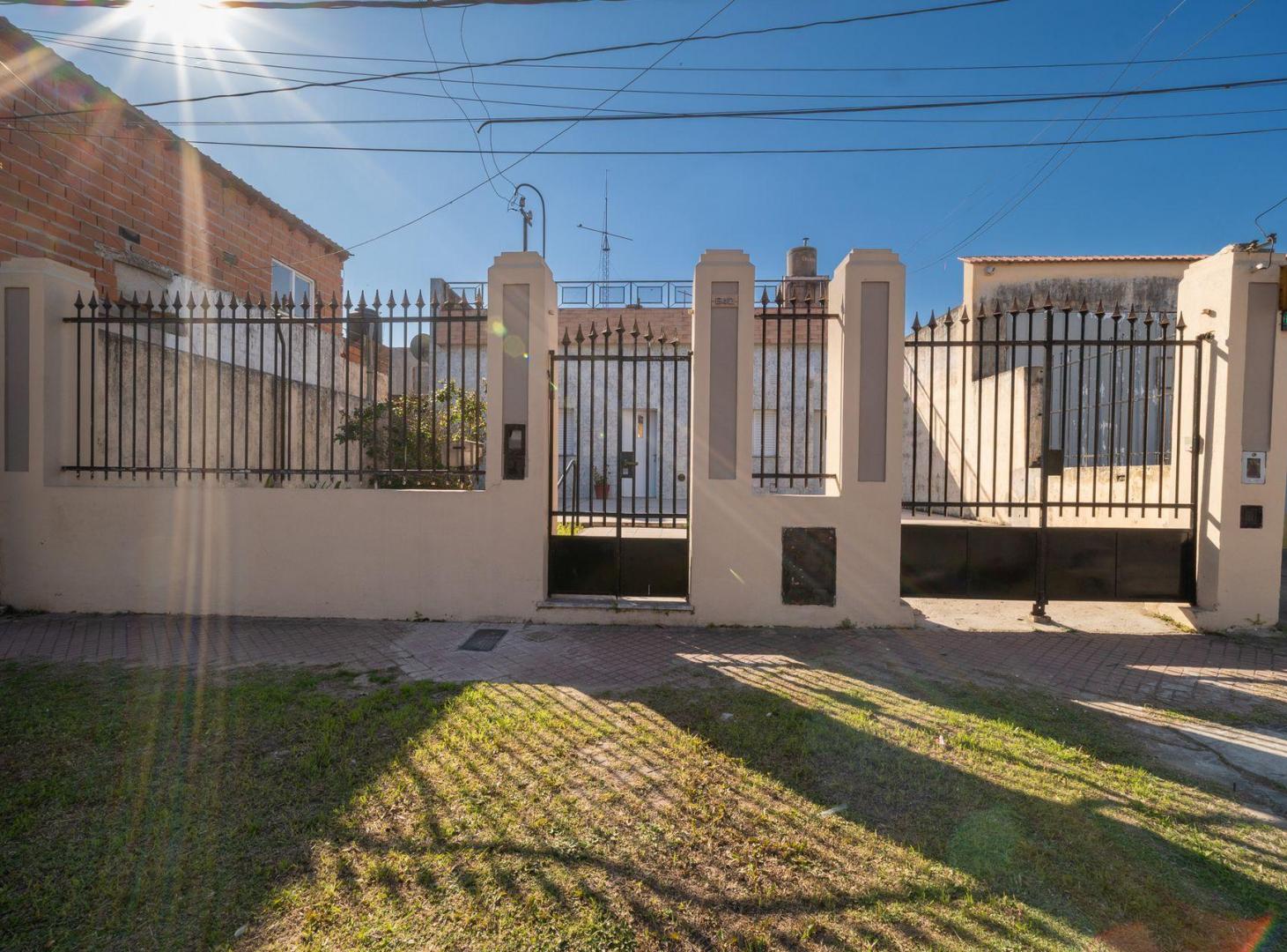 Foto de CASA EN VENTA 3 DORMITORIOS ALBERDI, imagen 1