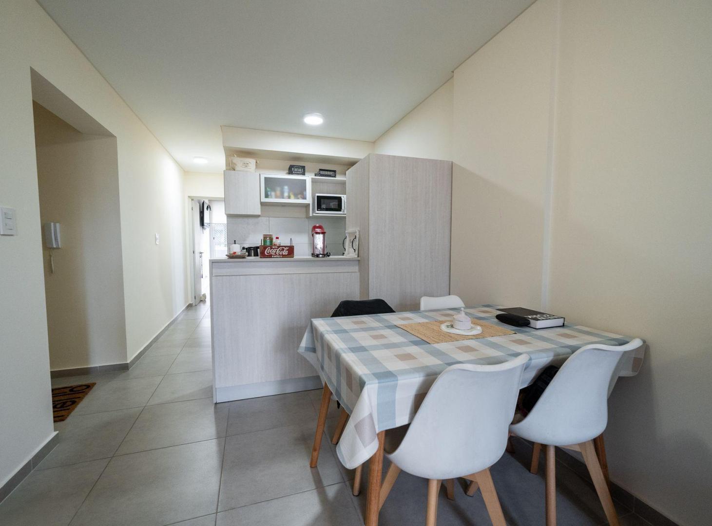 Foto de DEPARTAMENTO EN VENTA 1 DORMITORIO AMOBLADO CENTRO, imagen 2