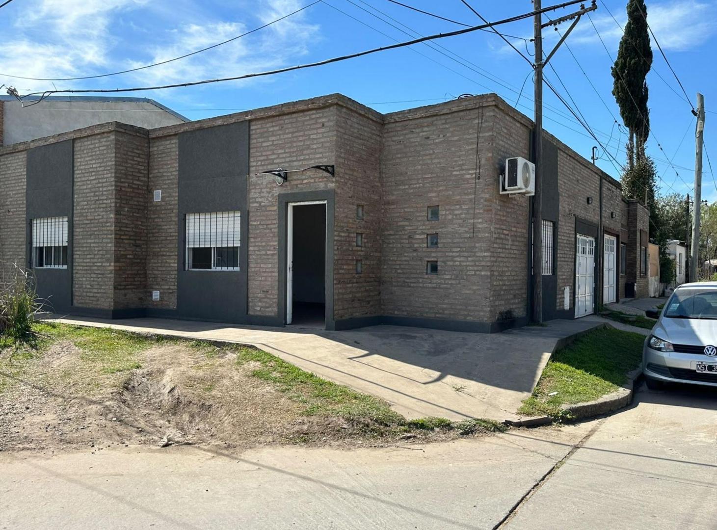 Foto de VENTA CASA DE 2 DORM COCHERA Y PATIO EN ROLDÁN, imagen 1