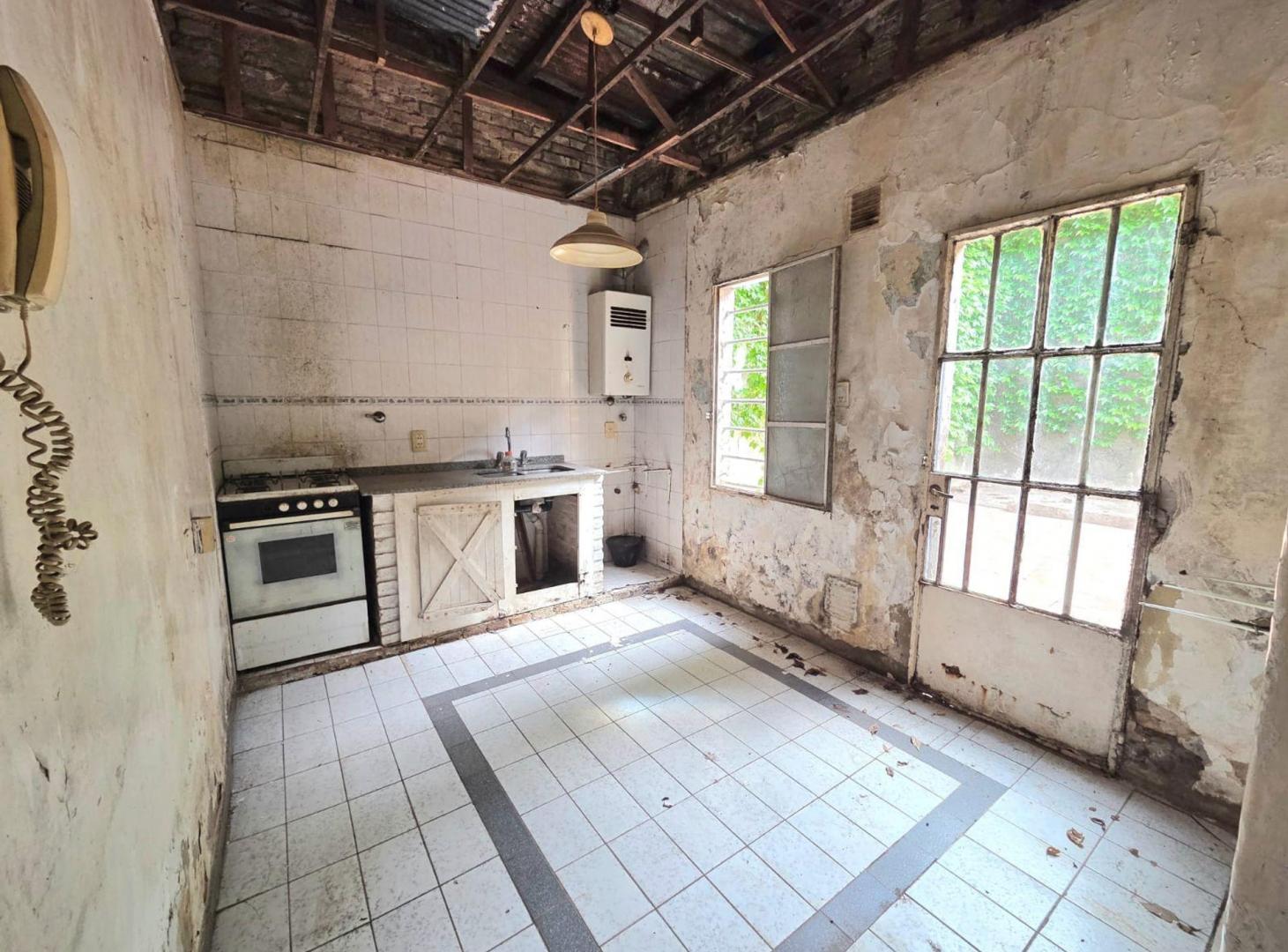 Foto de VENTA CASA A RECICLAR LUIS AGOTE, imagen 4