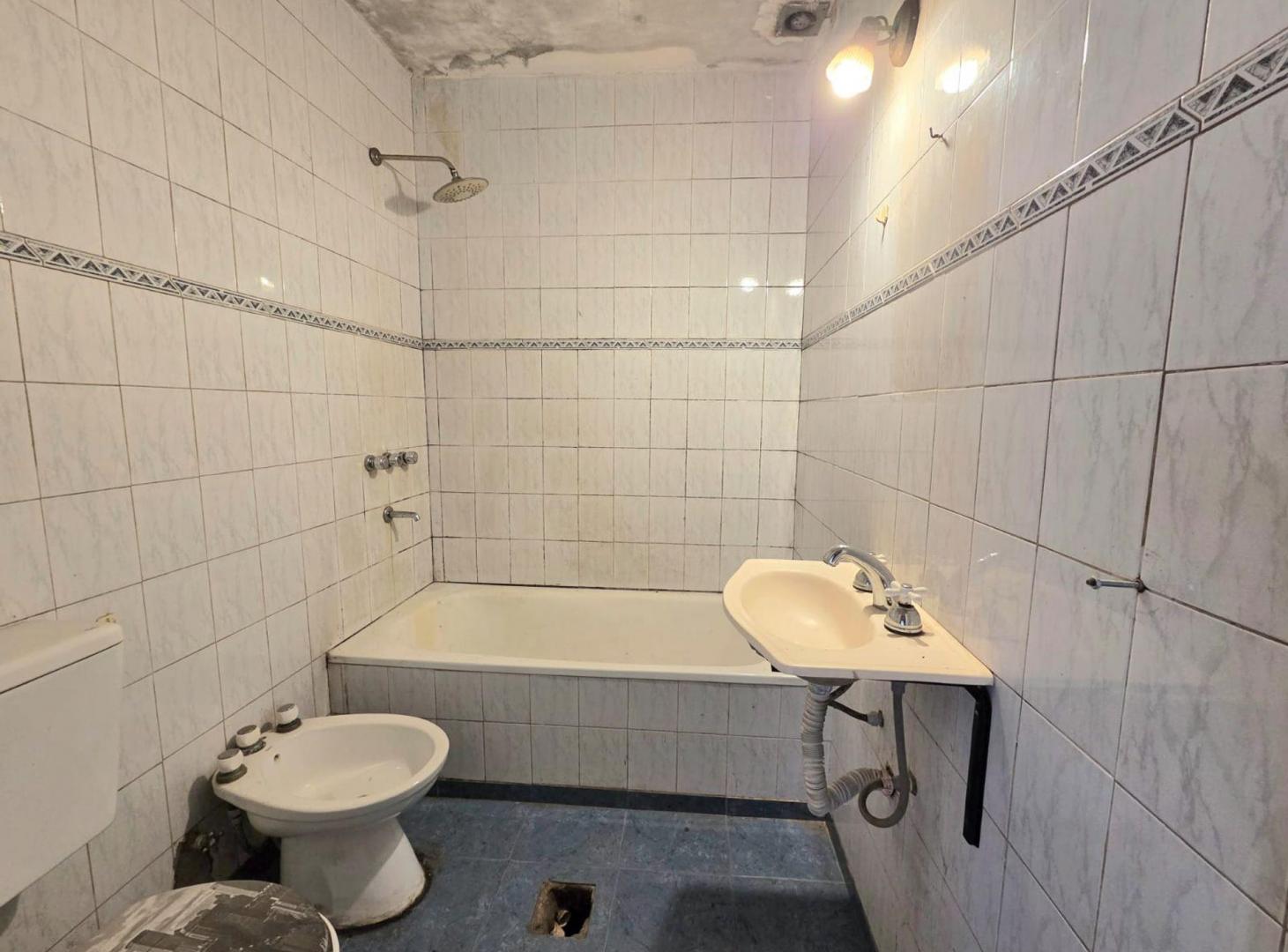 Foto de VENTA CASA A RECICLAR LUIS AGOTE, imagen 3