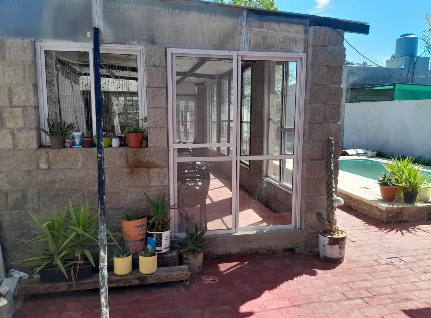 Foto de CASA EN VENTA 3 DORMITORIOS + PILETA ALVEAR, imagen 3