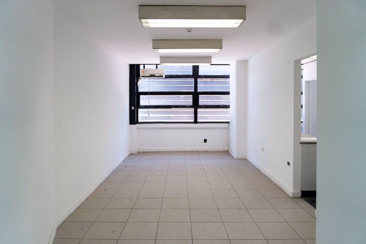 Foto de ALQUILER DE OFICINA CON TESORO EN EL SUBSUELO, imagen 5