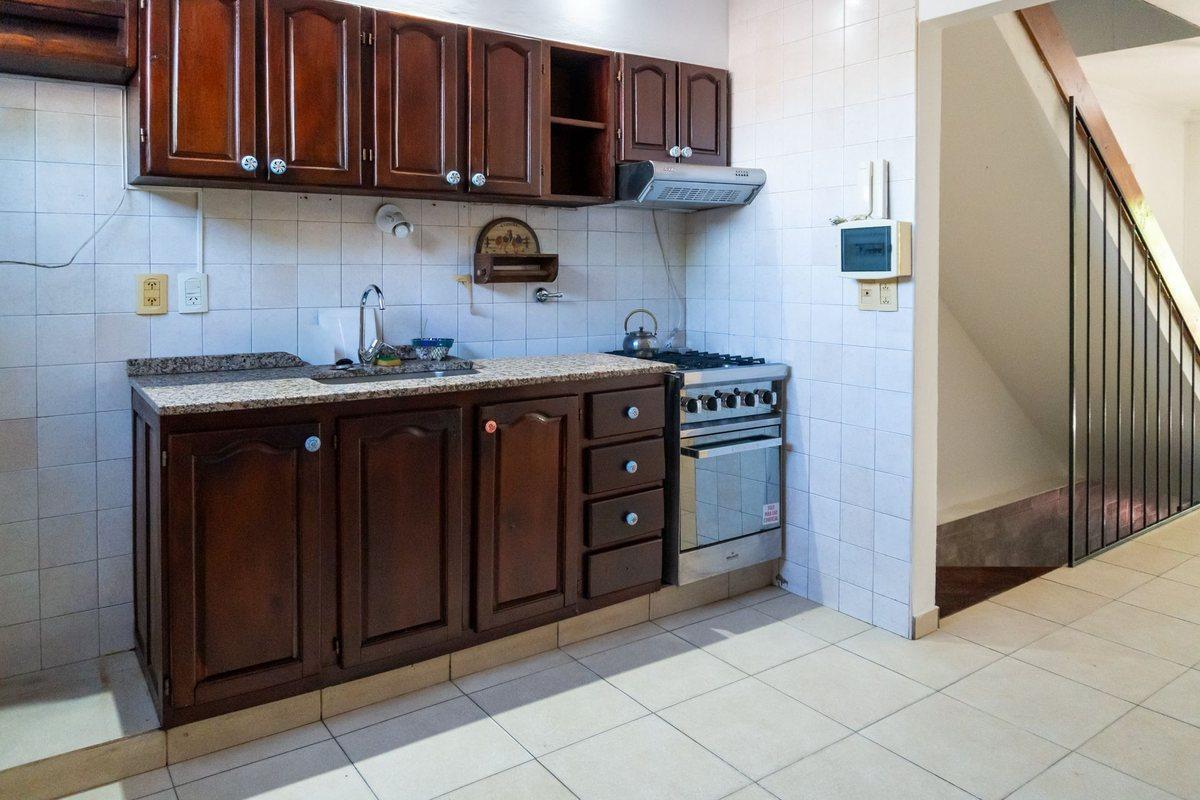 Foto de CASA EN VENTA 2 DORMITORIOS, COCHERA , PLANTA ALTA, imagen 2
