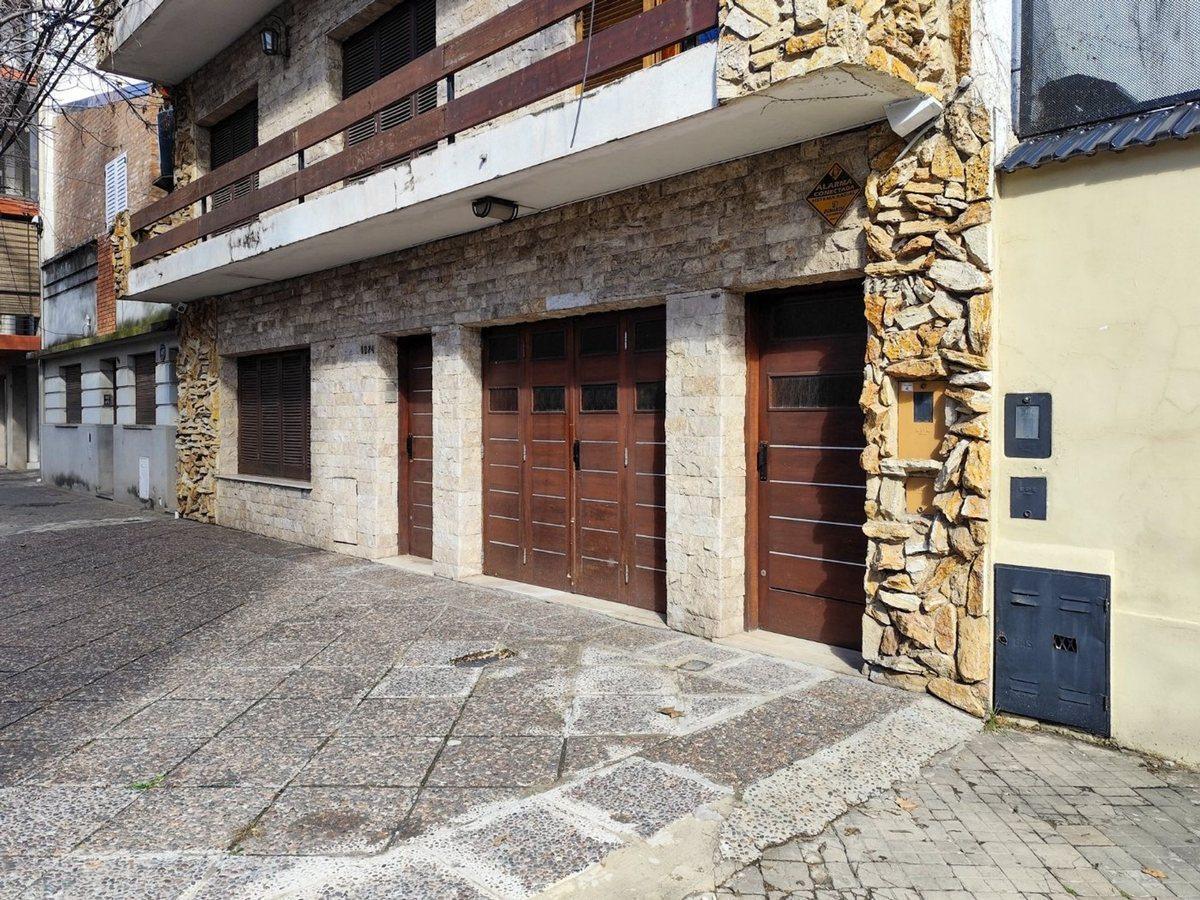 Foto de CASA EN VENTA 4 DORMITORIOS ECHESORTU, imagen 3
