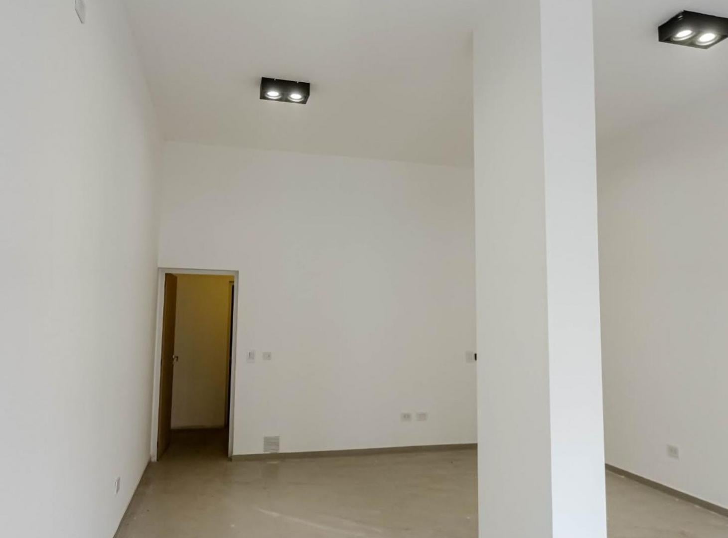 Foto de VENTA LOCAL COMERCIAL + 5 COCHERAS, imagen 3