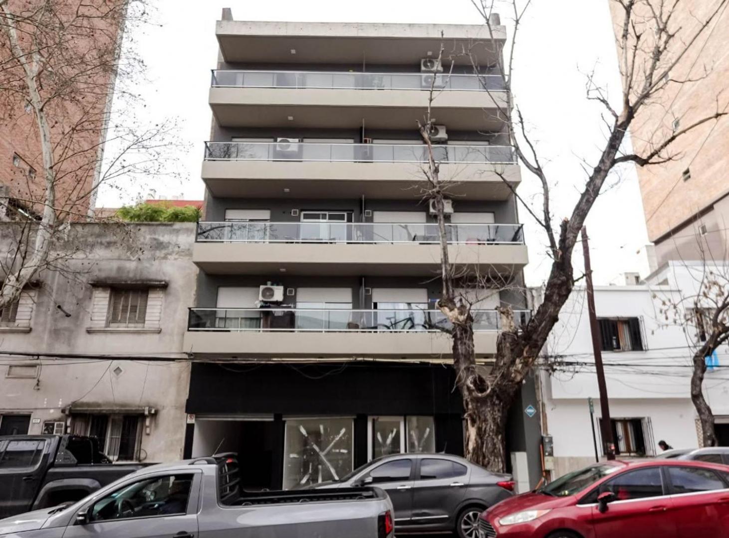 Foto de VENTA LOCAL COMERCIAL + 5 COCHERAS, imagen 4