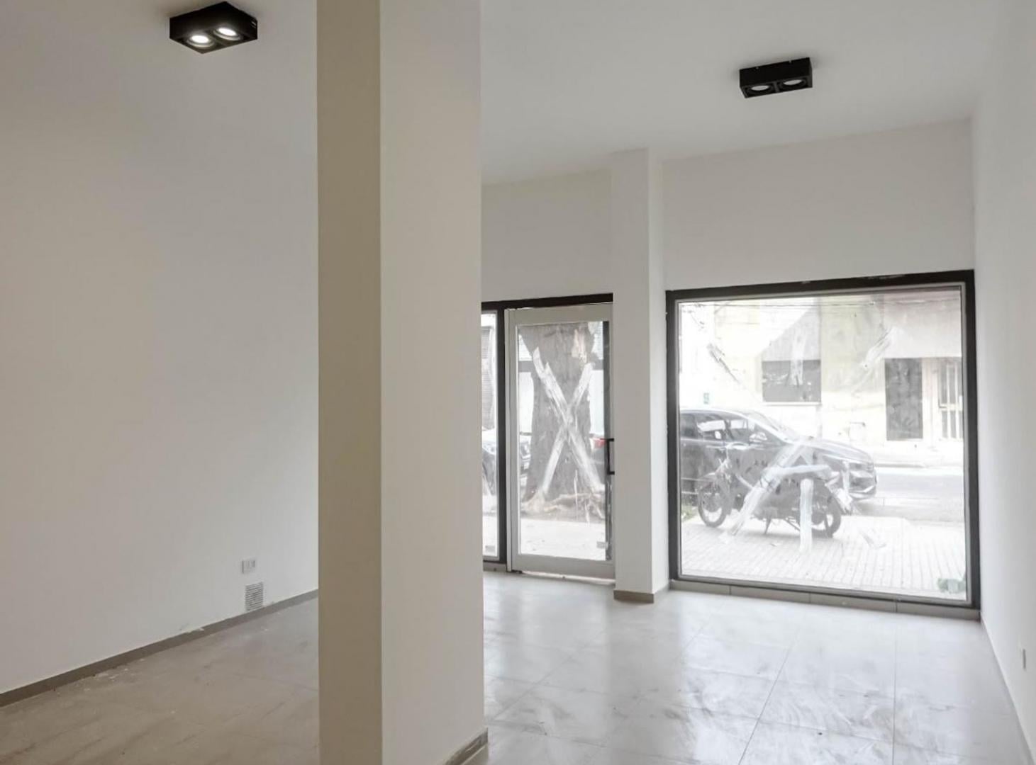 Foto de VENTA LOCAL COMERCIAL + 5 COCHERAS, imagen 5
