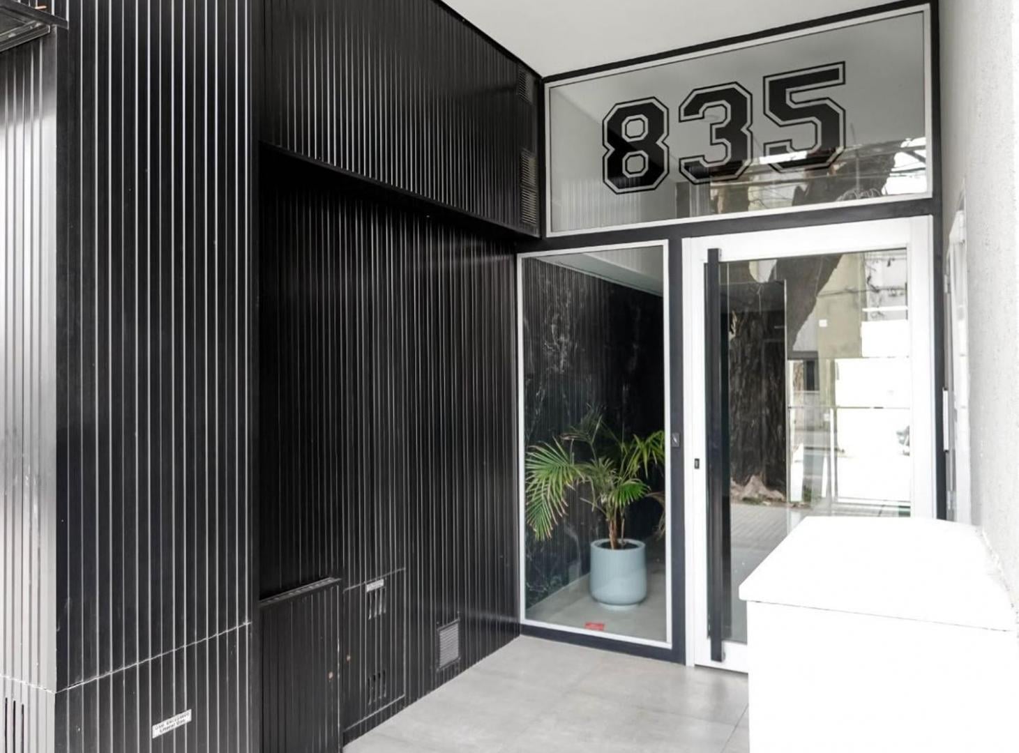 Foto de VENTA LOCAL COMERCIAL + 5 COCHERAS, imagen 2