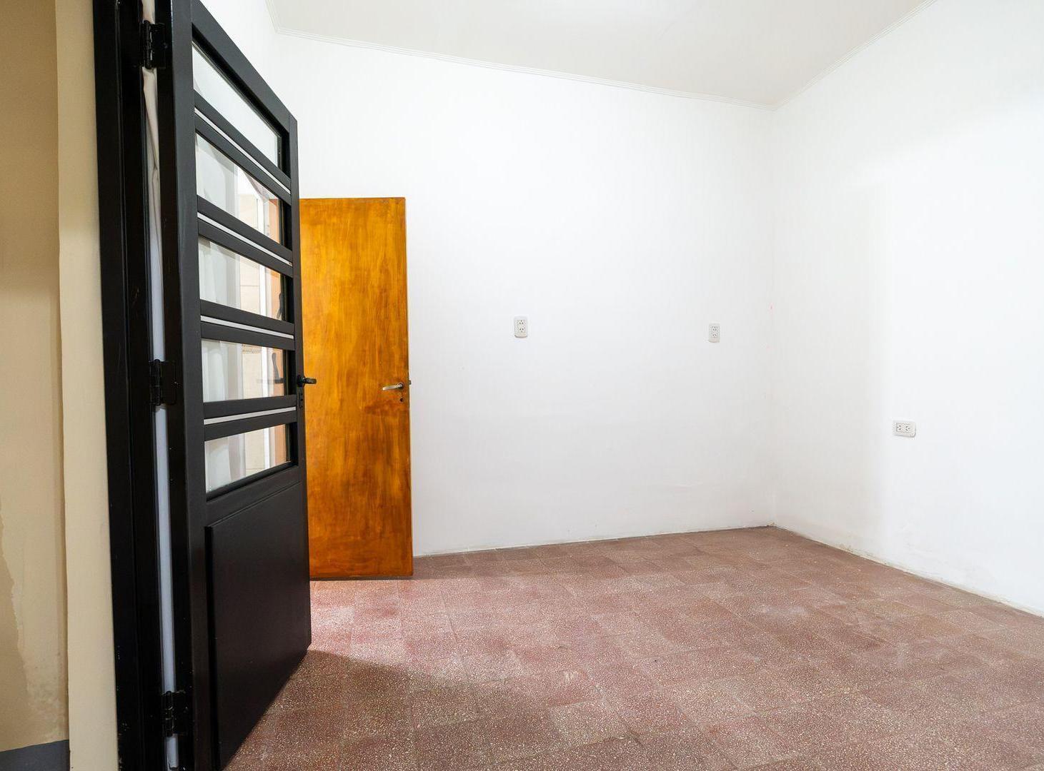 Foto de CASA EN VENTA DE 2 DORMITORIOS CON PATIO Y TERRAZA, imagen 2