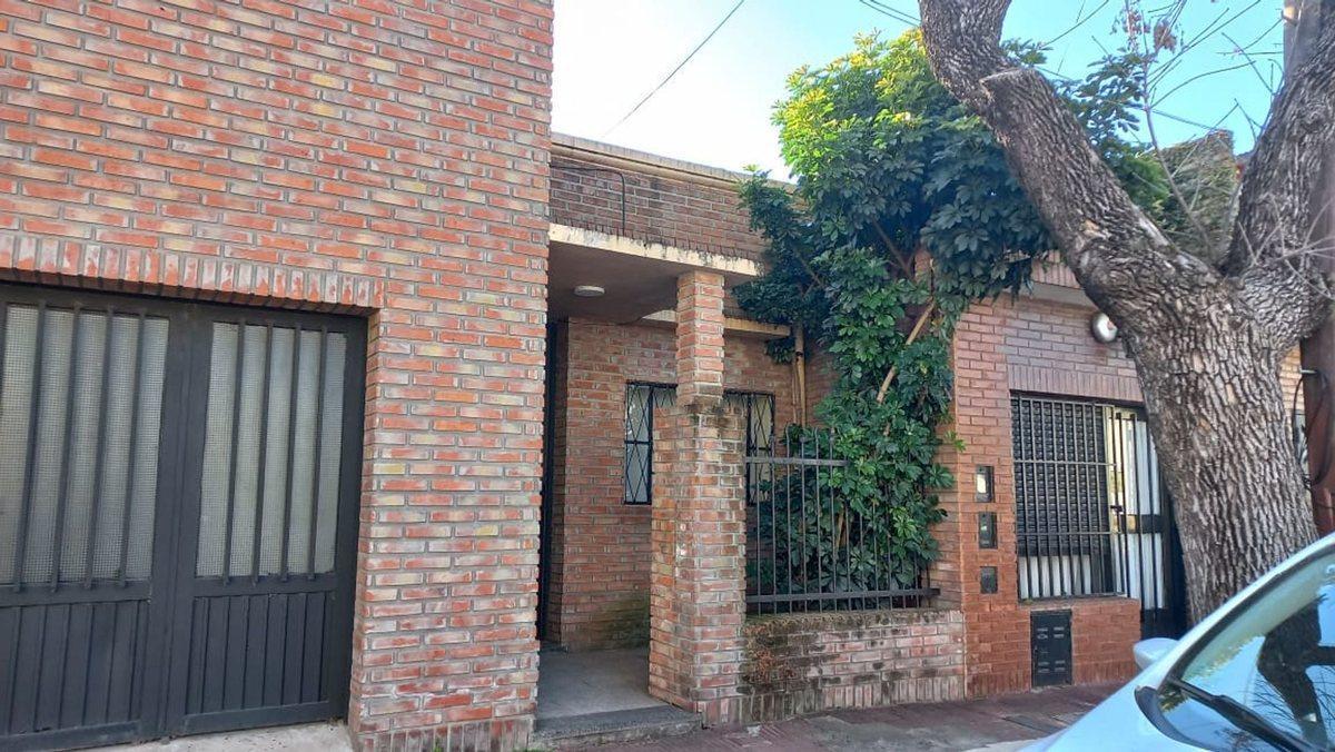 Foto de CASAS EN VENTA BARRIO SARMIENTO OPORTUNIDAD, imagen 1