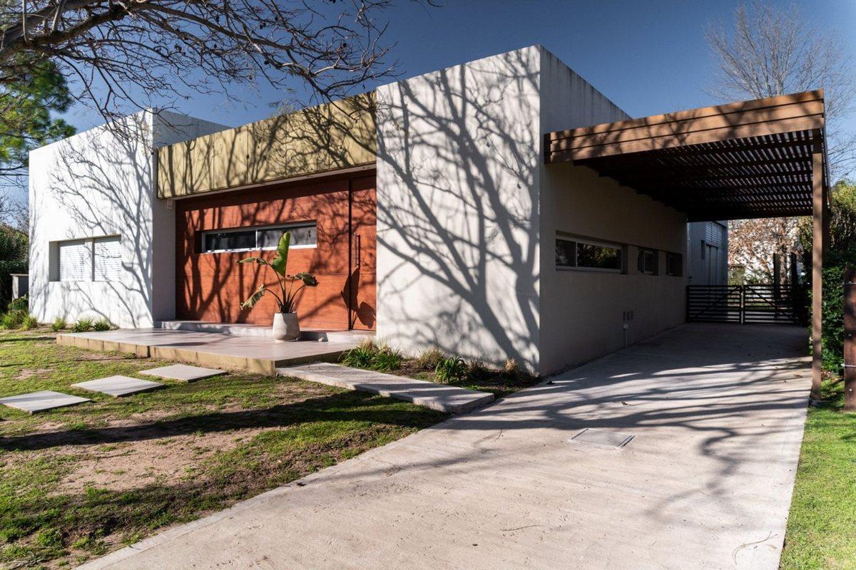 Foto de CASA EN VENTA - COUNTRY LA BAHÍA - PUEBLO ESTHER, imagen 1