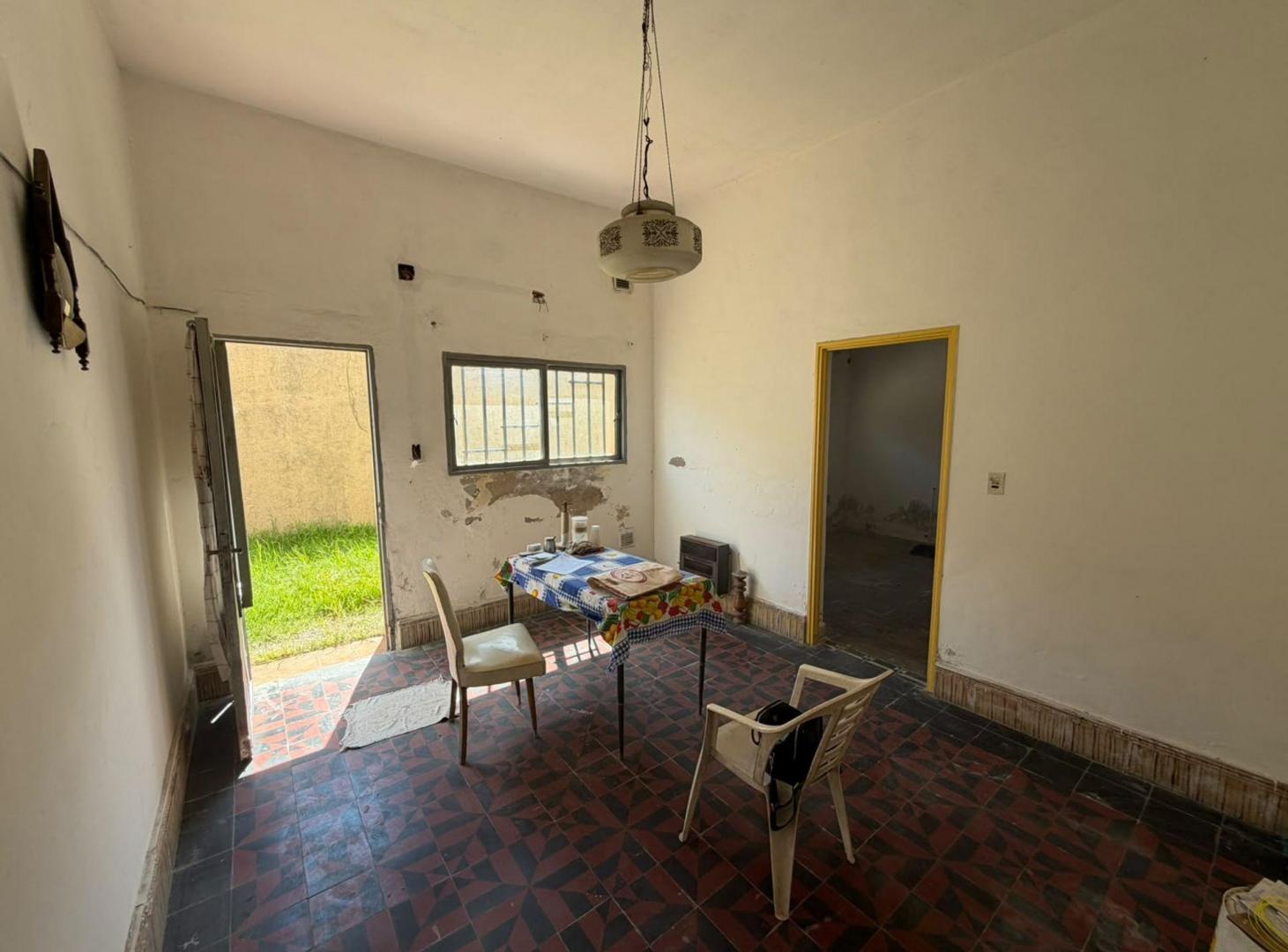 Foto de VENTA CASA A RECICLAR FRENTE A ESCUELA EN FIRMAT, imagen 5