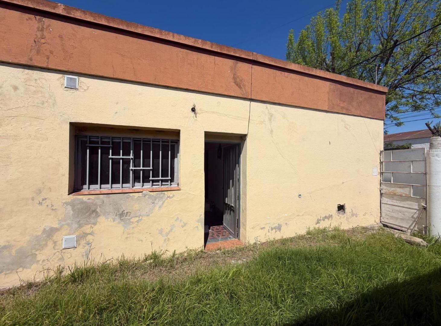 Foto de VENTA CASA A RECICLAR FRENTE A ESCUELA EN FIRMAT, imagen 4
