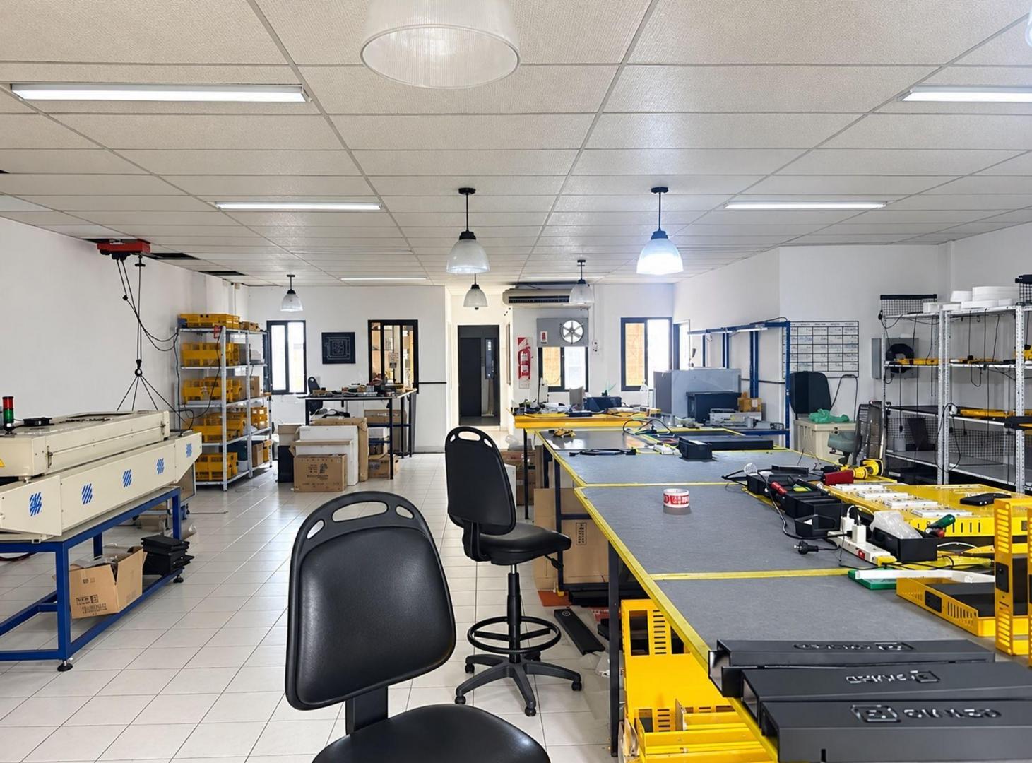 Foto de GALPÓN, DEPÓSITO y OFICINA EN VENTA B. INDUSTRIAL, imagen 2