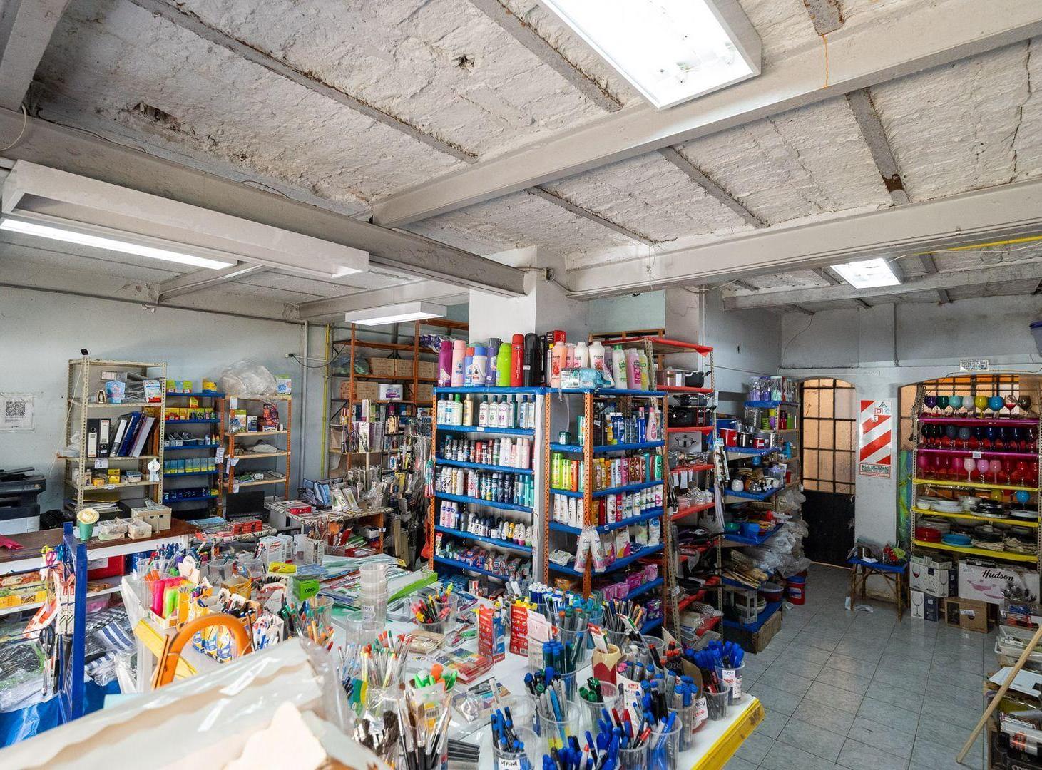 Foto de LOCAL EN VENTA EN ABASTO CON MONOAMBIENTE, imagen 3