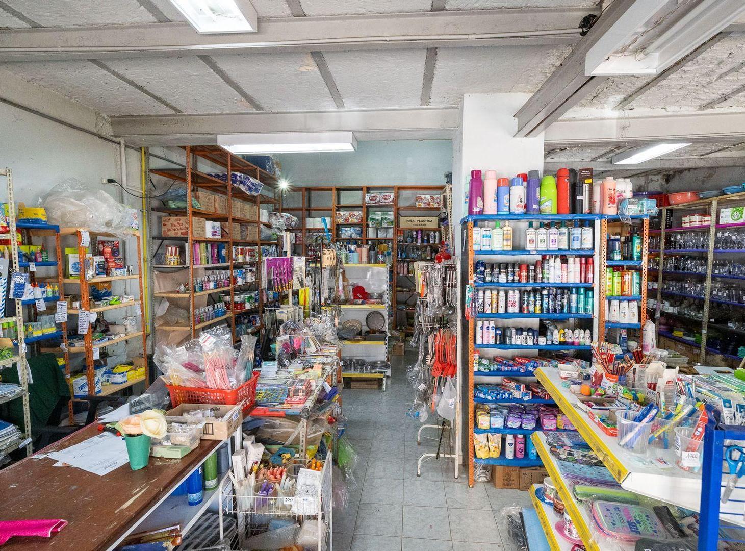 Foto de LOCAL EN VENTA EN ABASTO CON MONOAMBIENTE, imagen 1