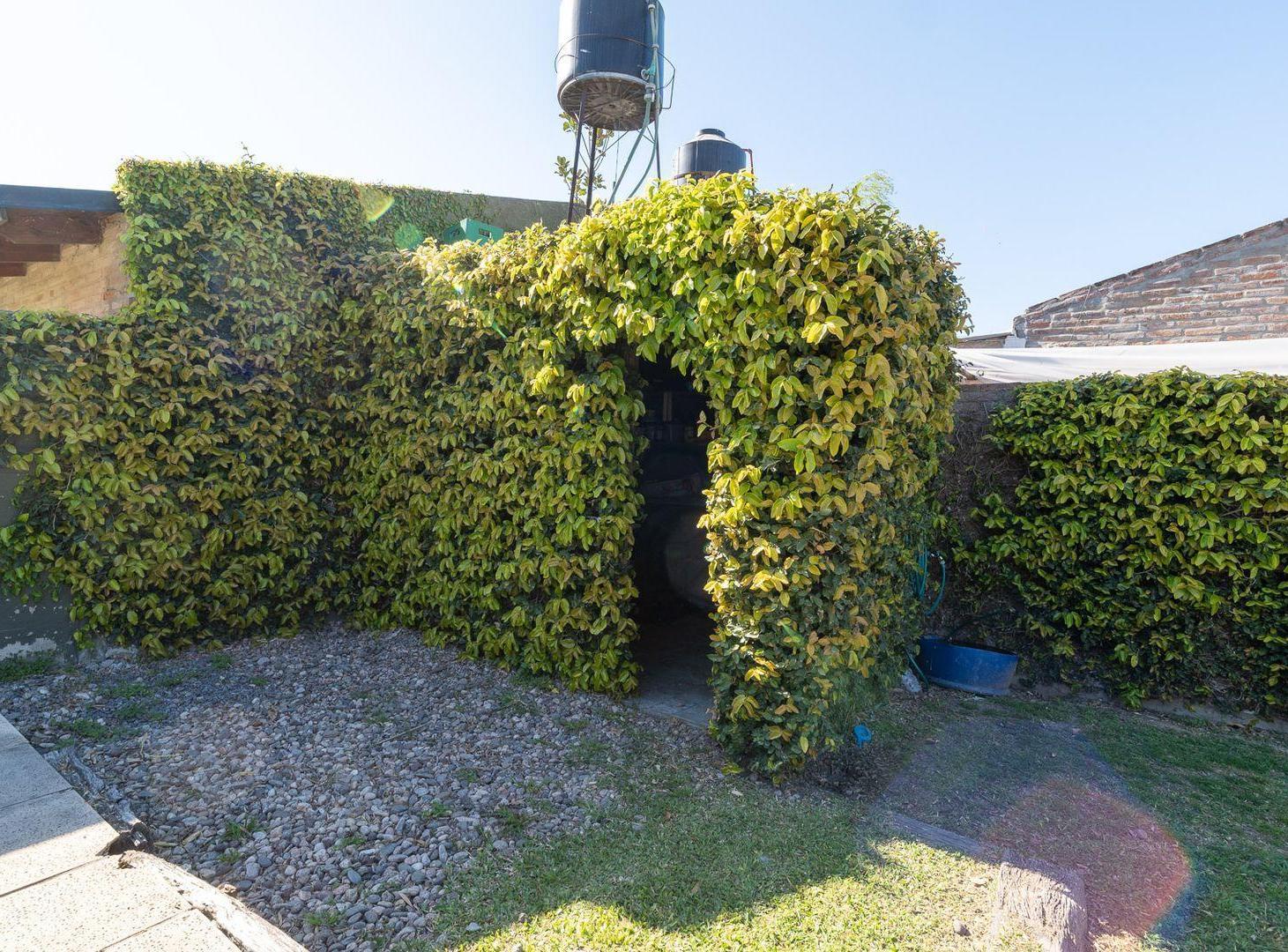Foto de CASA TRES DORMITORIOS,COCHERA,PISCINA, imagen 3