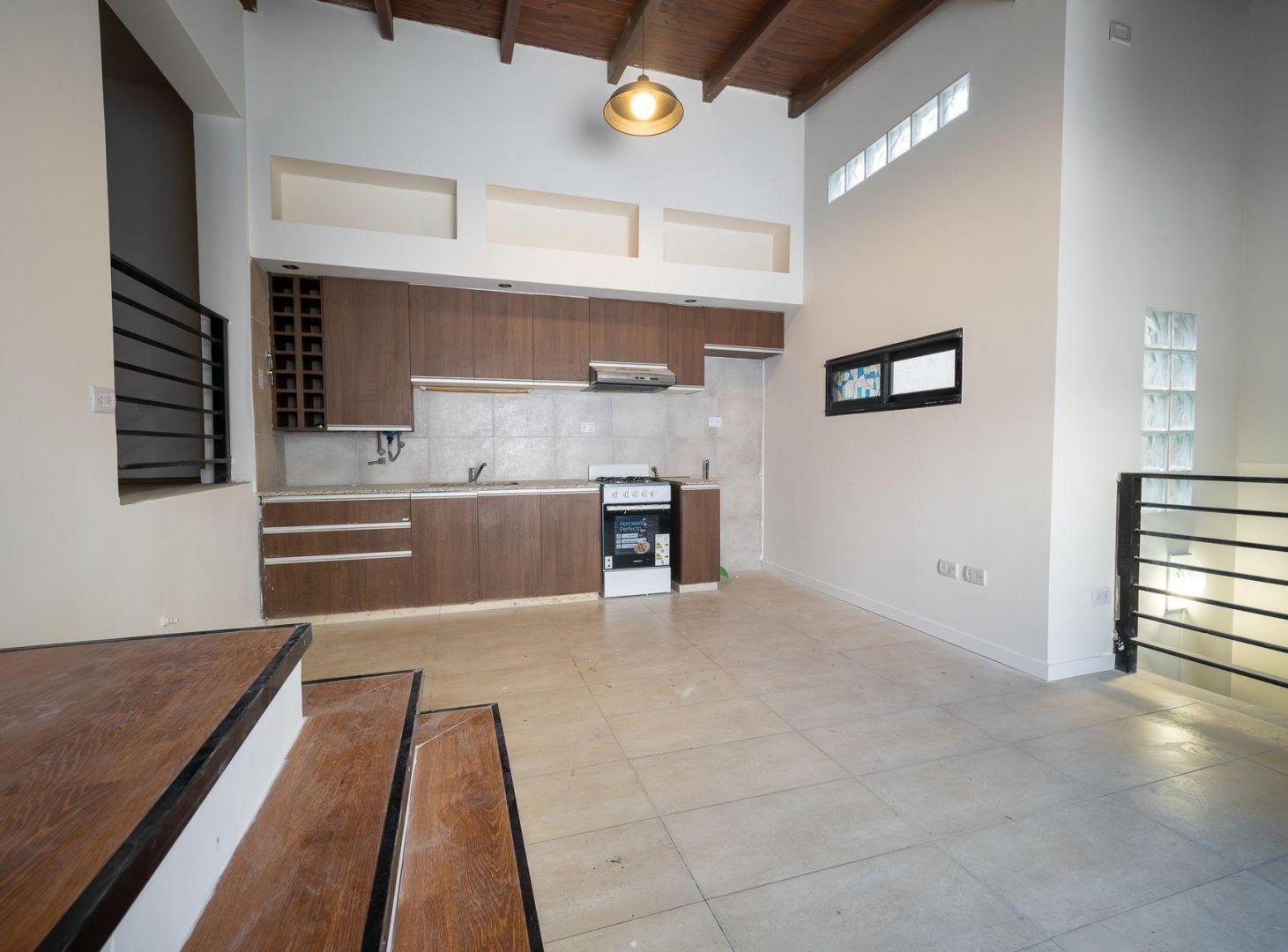 Foto de PH EN VENTA 1 DORMITORIO PLANTA ALTA PATIO CENTRO, imagen 2