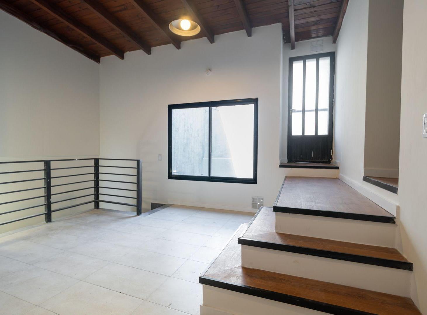 Foto de PH EN VENTA 1 DORMITORIO PLANTA ALTA PATIO CENTRO, imagen 3
