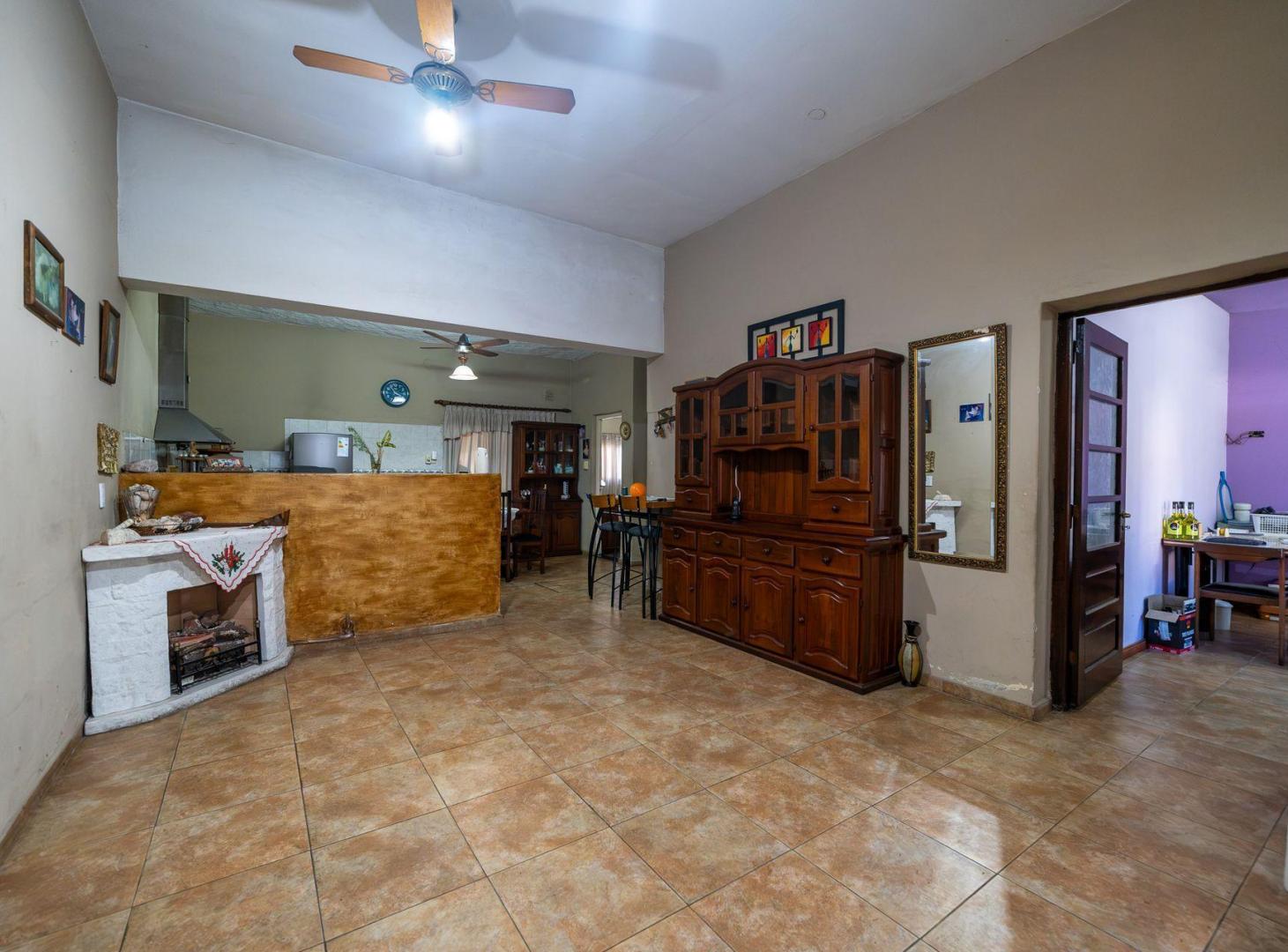 Foto de CASA EN VENTA 2 DORMITORIOS + GALPÓN AZCUENAGA, imagen 4