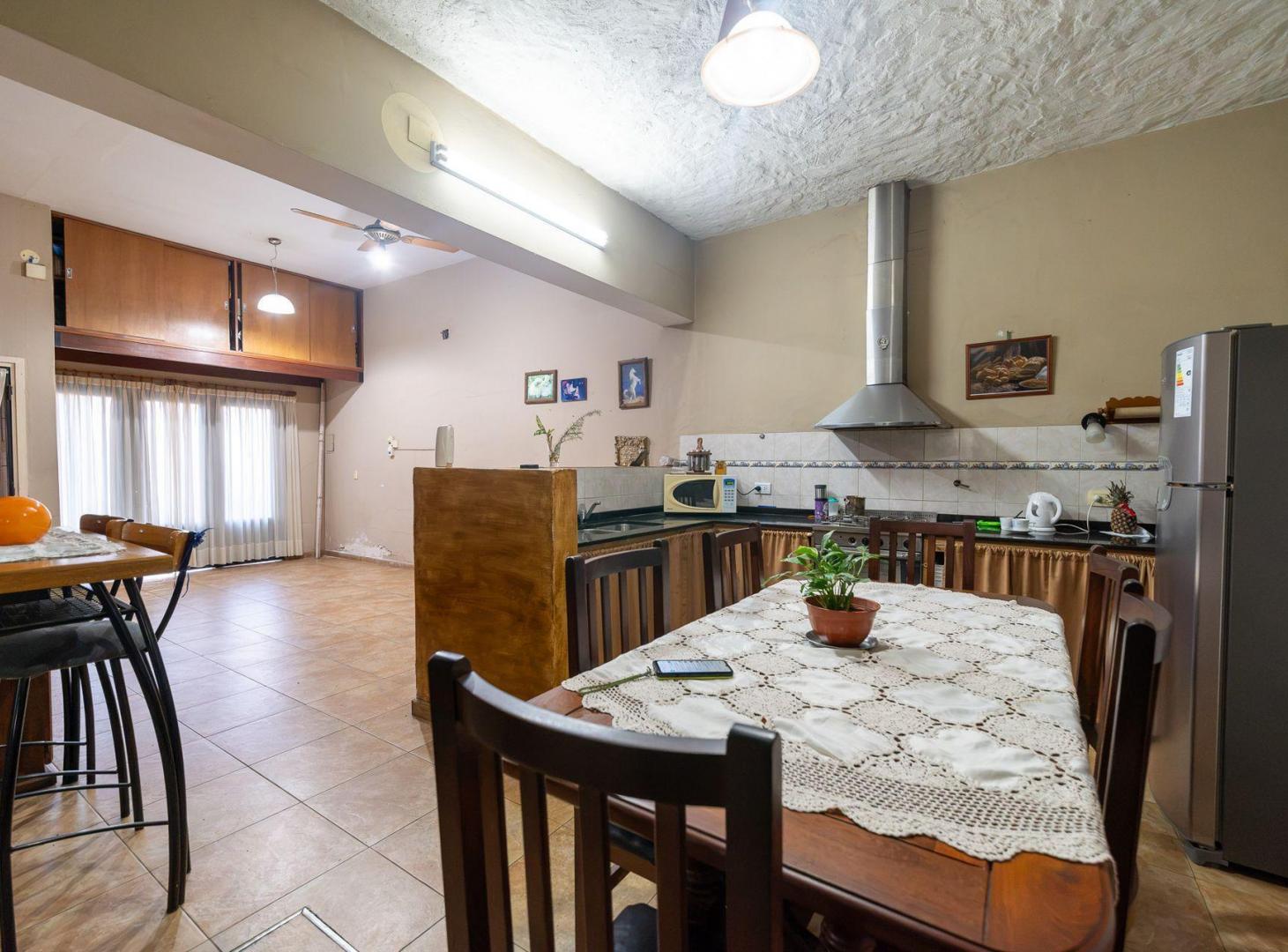Foto de CASA EN VENTA 2 DORMITORIOS + GALPÓN AZCUENAGA, imagen 2