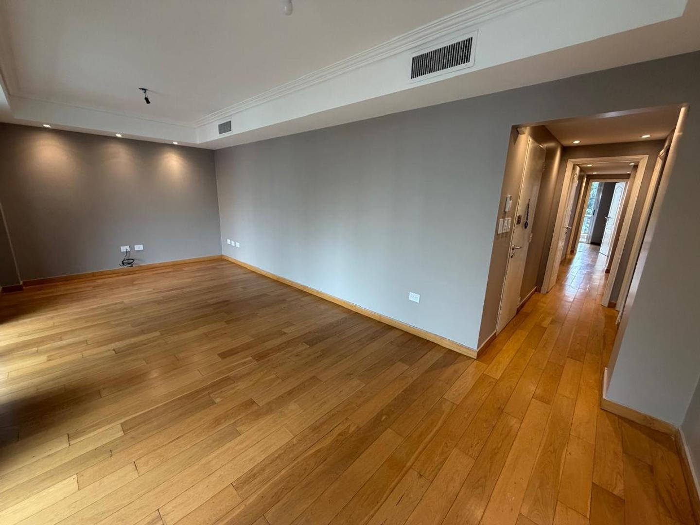 Foto de Piso 4 amb. c/2 cocheras y baulera - Lanusita., imagen 4
