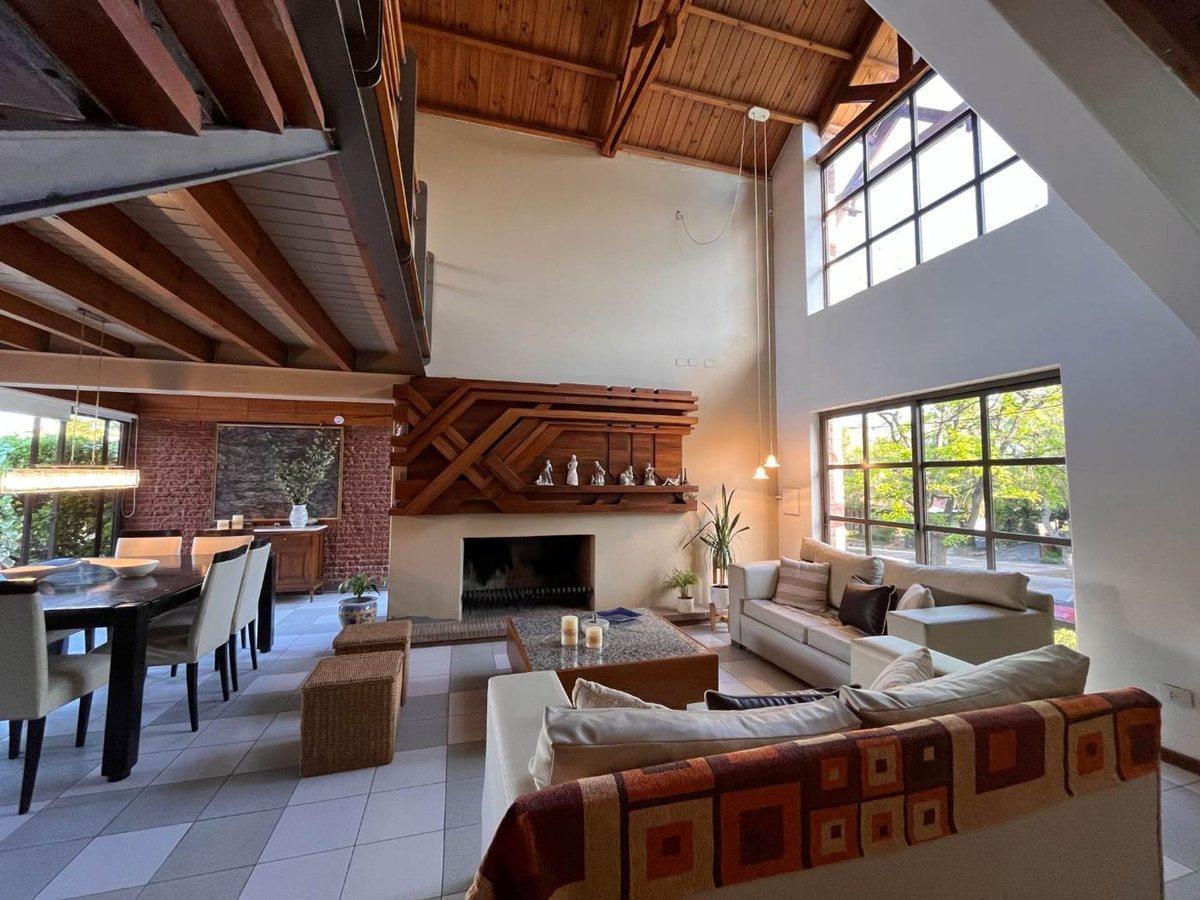 Casa en Dalvian con Departamento 1