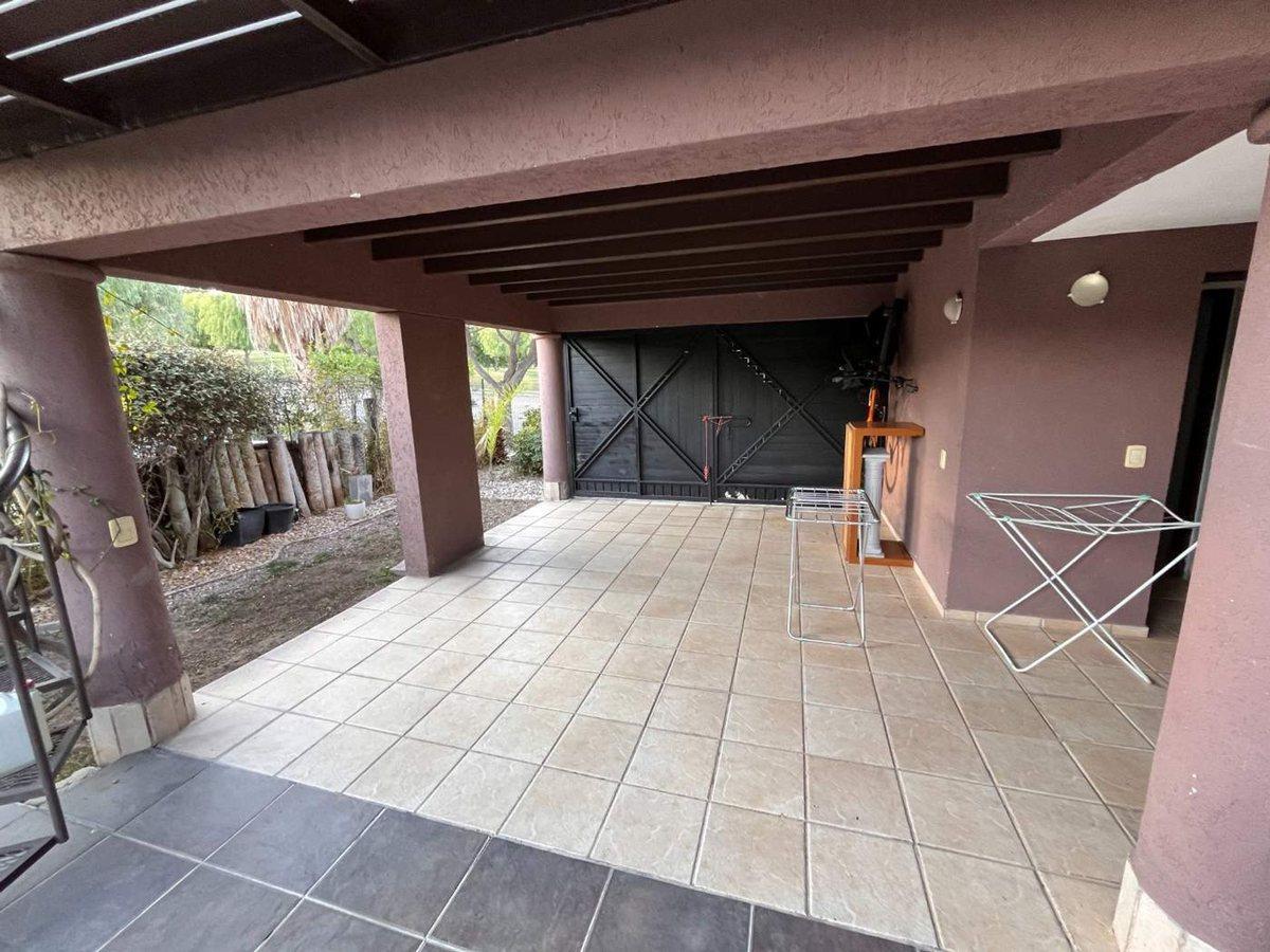 Casa en Dalvian con Departamento 3