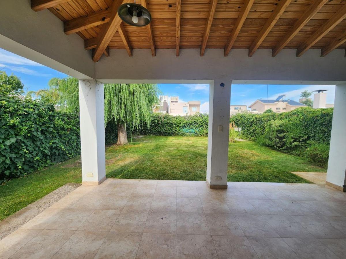 Casa en Venta B° Solares de Rodeo del Medio 1