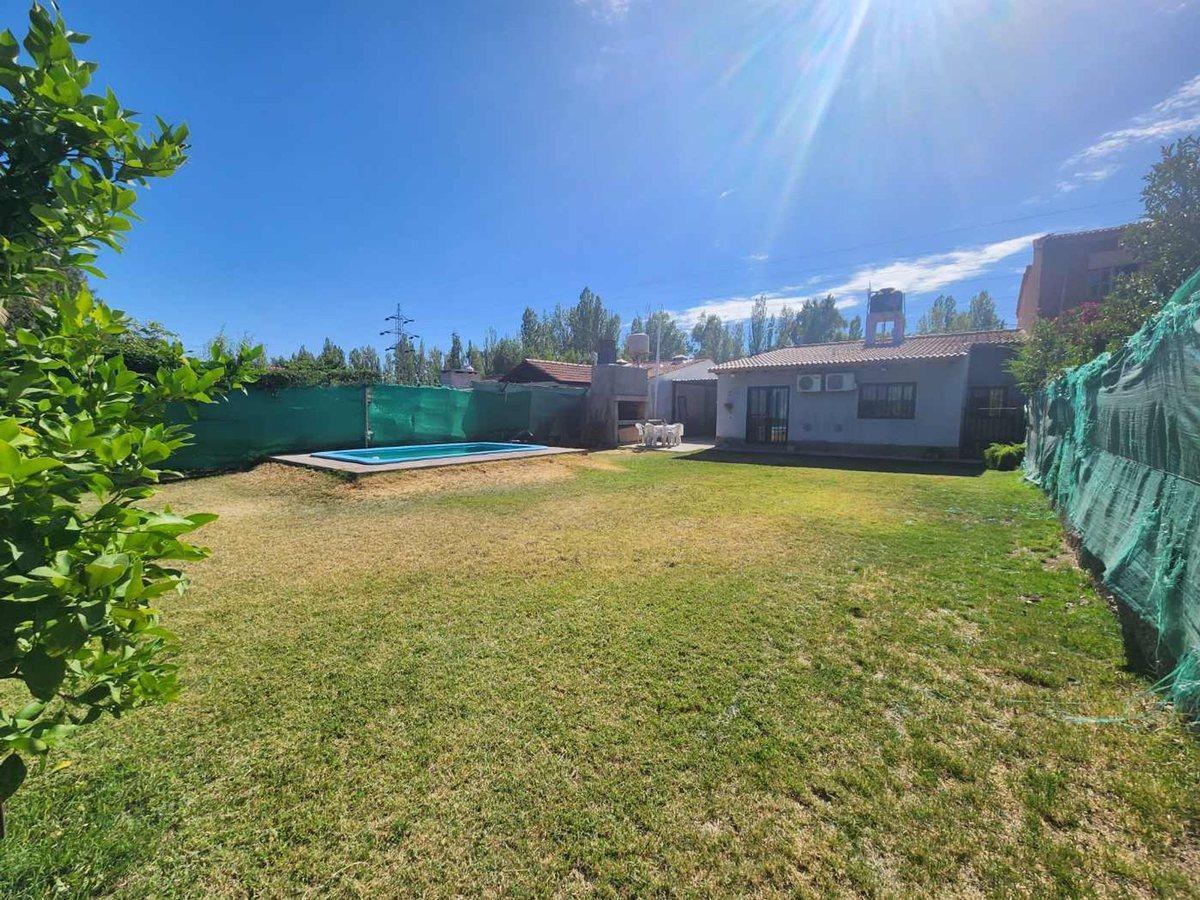 Venta Casa en Chacras de Coria 2