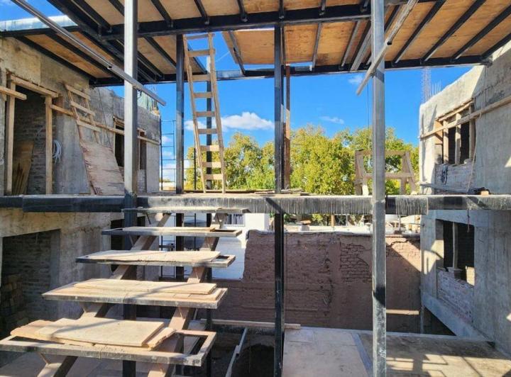 VENTA Dpto 1 dormitorio con cochera en Ciudad 5