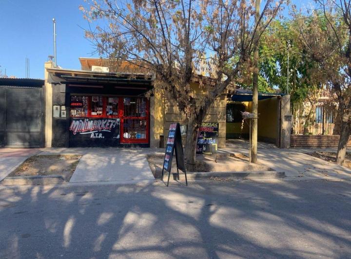EN VENTA CASA + LOCAL COMERCIAL GUAYMALLEN 4