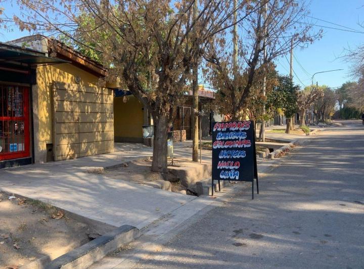 EN VENTA CASA + LOCAL COMERCIAL GUAYMALLEN 3
