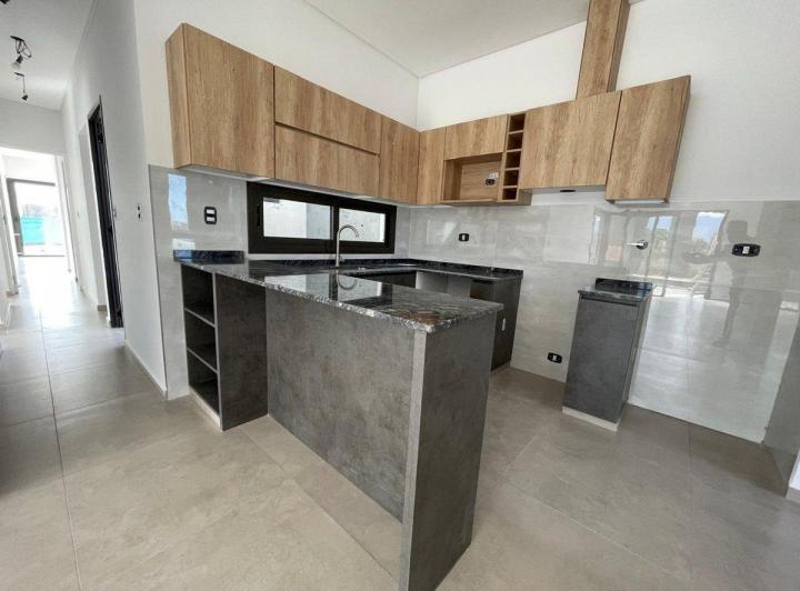 Casa estilo minimalista Bº La Quebrada Lujan 1